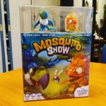 The flying games: mosquito show version internationale (superbe boite) / en VF les figurines seront dans la boite, pas à l'extérieur