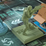 Deux ans après son annulation, Metal Gear Solid : The Board Game revient avec un nouvel éditeur (CMON) et une date de sortie en 2024 (Mai)